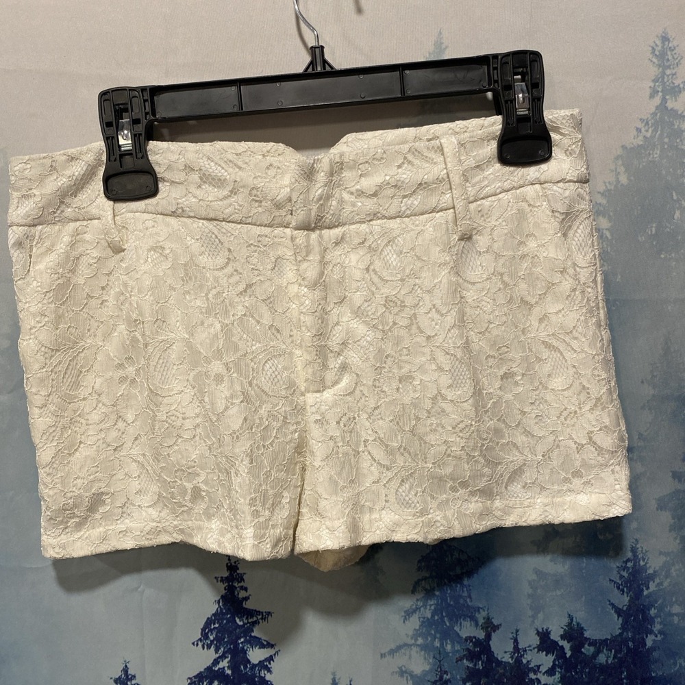 Sans Souci Women's White Floral Lace Shorts Size Medium